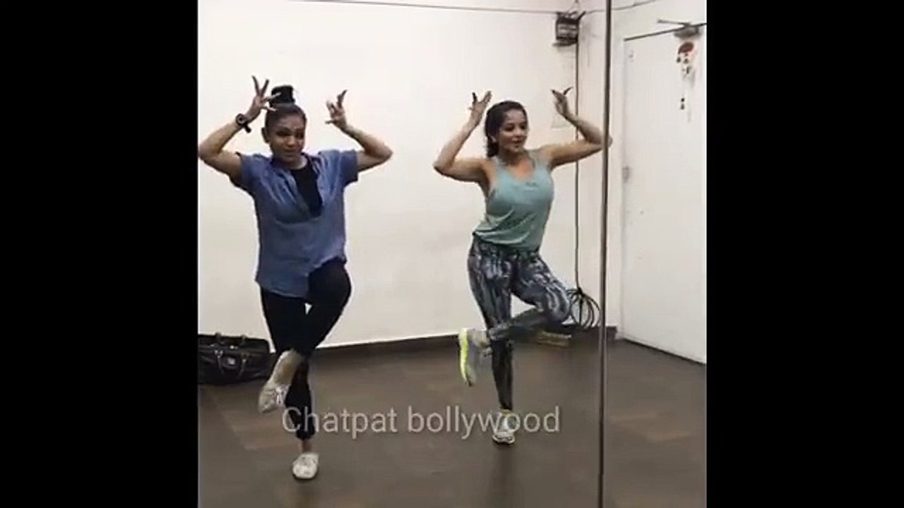Monalisa Nazar Hot Sexy Hot  Dance - Bigg Boss fame Monalisa Dance Moves