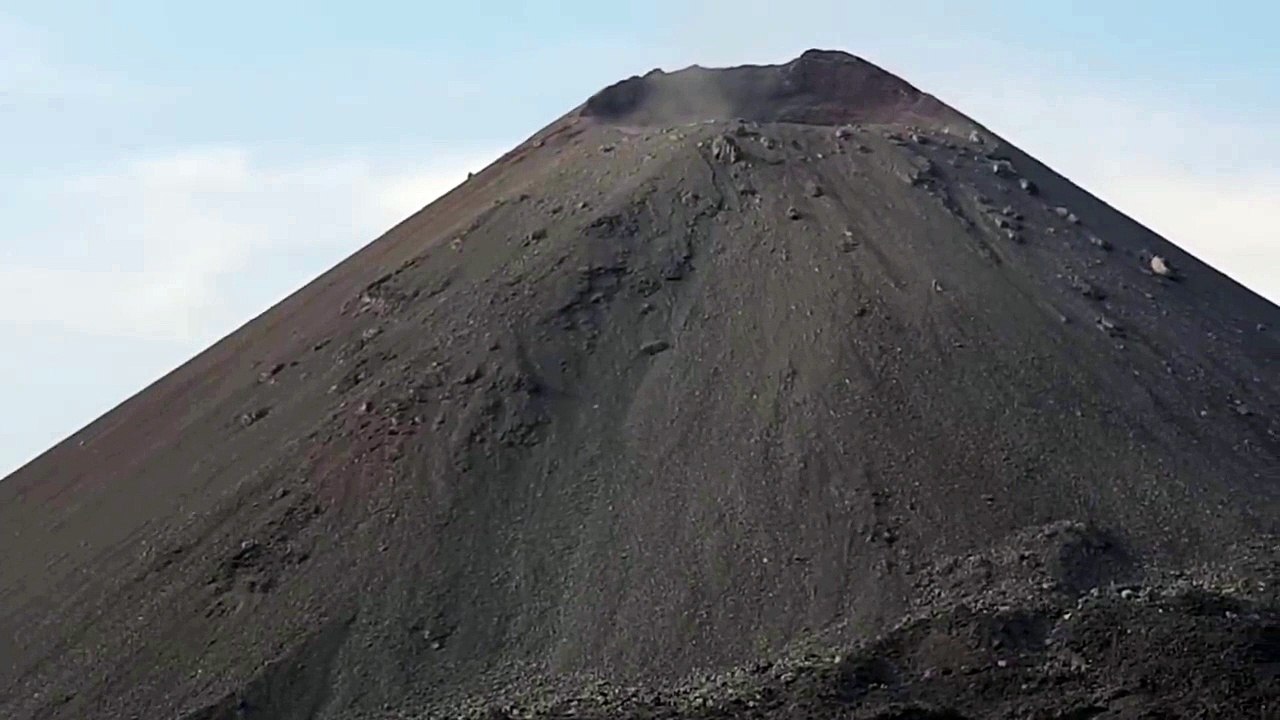 Réveil du volcan Krakatau