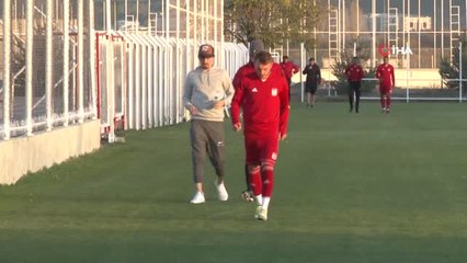 Скачать видео: Dg Sivasspor, Beşiktaş Maçına Yardımcı Antrenörlerle Hazırlanıyor