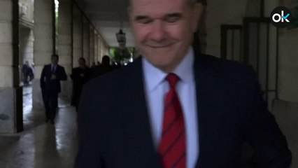 Chaves y Álvarez, a la salida de la Audiencia de Sevilla