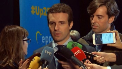 Casado dice que a Cospedal le "honra" su renuncia y pide al PSOE aplicarse este criterio