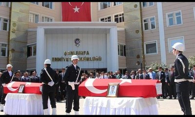 Şehit polisler için emniyette tören düzenlendi