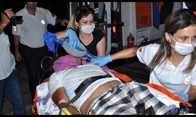 Protestoları izlerken başından vuruldu