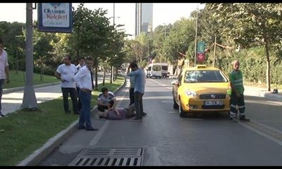 Köpekten kaçtı, taksi çarptı