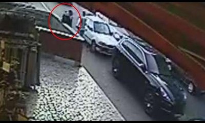 Unutulan çantanın çalınma anı kamerada