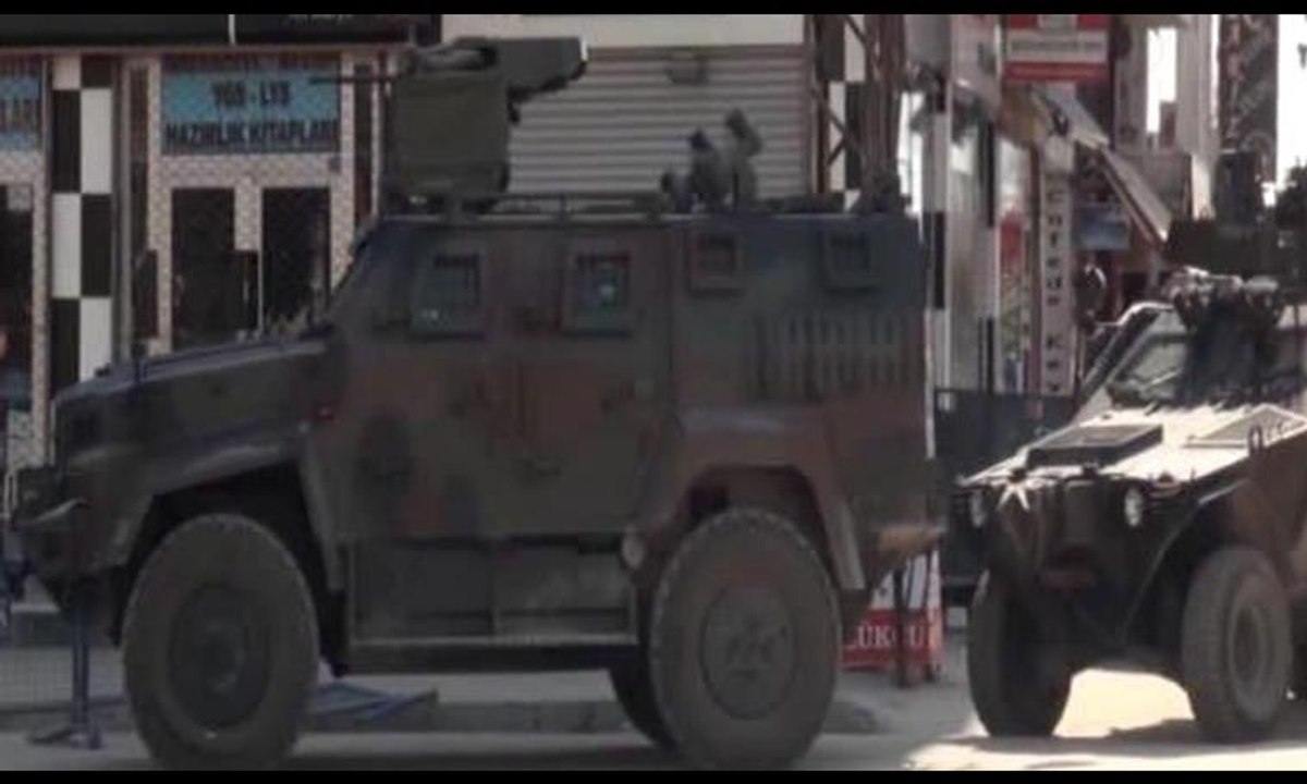 Yüksekova şehir merkezinde çatışma çıktı