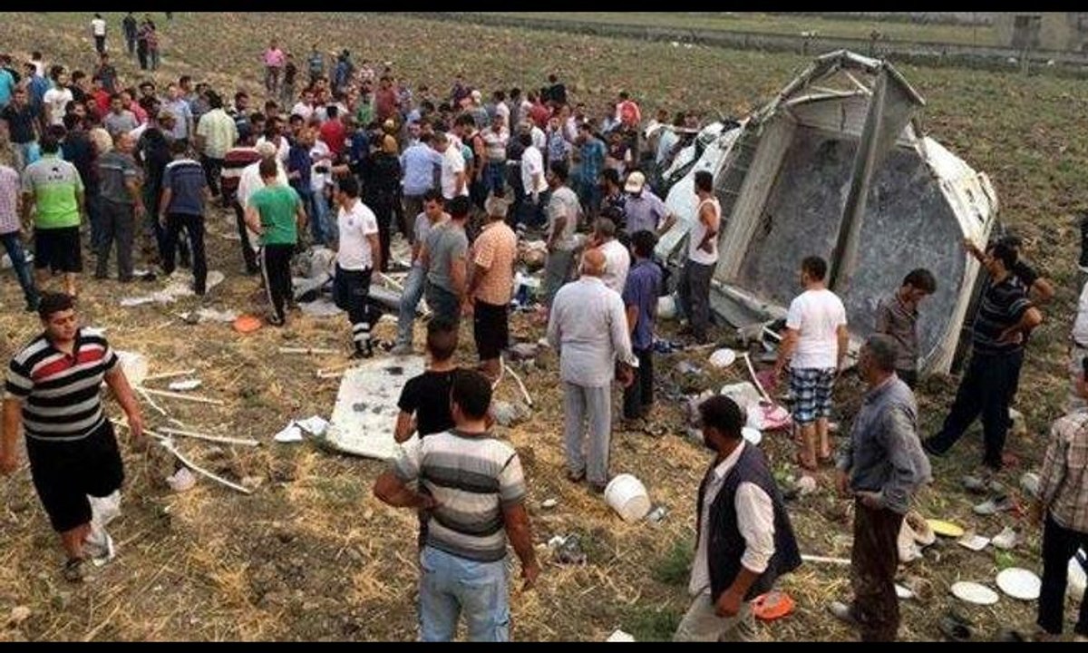 Hatay'da feci kaza: 6 ölü 25 yaralı... Kaza yerinden ilk görüntüler