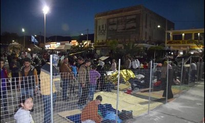 Sakız Limanı'nda sığınmacılara tel örgülü önlem