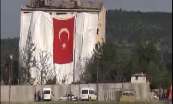 Diyarbakır'da bomba yüklü araçla saldırı... Olay yerinden görüntüler