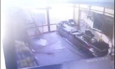 Kaza anı kamerada... Otobüs markete böyle daldı