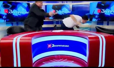 Milletvekili adayları canlı yayında yumruk yumruğa birbirine girdi