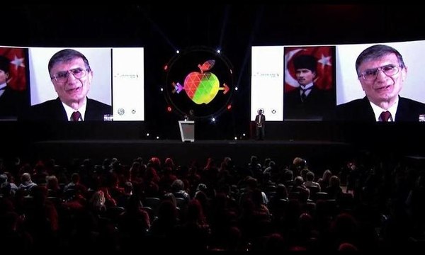 Aziz Sancar'dan ağlatan konuşma: Nobel’i vermeye hazırım yeter ki ülkeme barış gelsin