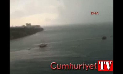 Antalya'da tur teknesi battı