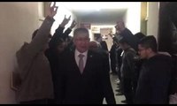 AKP'li Babaoğlu'nu, MHP'liler 'bozkurt' selamı ile karşıladı