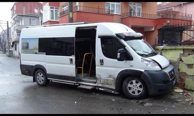 Tekirdağ'da öğrenci servisi duvara çarptı: 3 yaralı