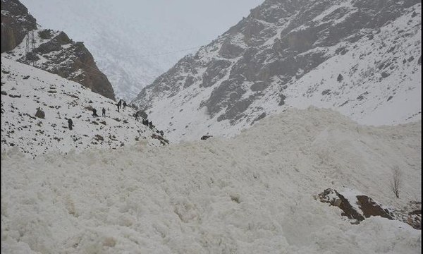 Van'da çığın düşme anı kamerada
