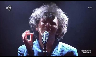 Geceye damga vuran performans: Yalnızlık Senfonisi