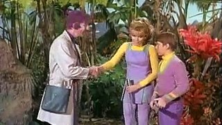 Lost In Space S03 E23  The Great Vegetable Rebellion