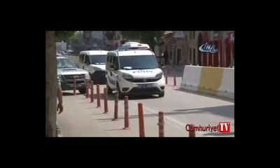 Cezaevi firarisi evinde cephanelikle yakalandı, adliye kapısına kafa attı