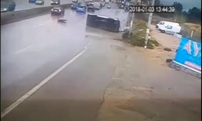 Sürücü yol kenarına uçtu