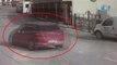 Otomobil, oyuncu Erkan Petekkaya'nın restoranına böyle daldı