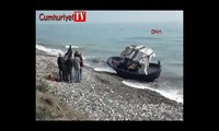 Mersin'de mülteci taşıyan tekne sahile vurdu