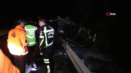Kocaeli TEM otoyolunda takla atan otomobil yanarak küle döndü: 2'si ağır 4 yaralı