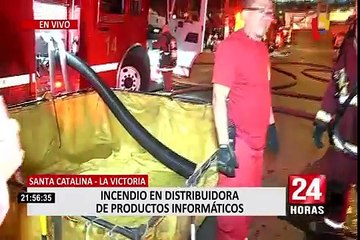 La Victoria: incendio viene afectando a local de distribuidor de productos informáticos