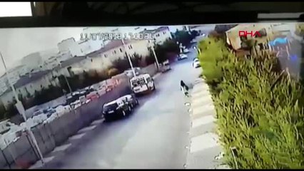 Sultanbeyli'de Öğrenci Servisi ile Otomobil Çarpıştı 3 Yaralı