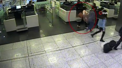 Atatürk Havalimanı'nda ayakkabı tabanında uyuşturucu sevkiyatı polise takıldı