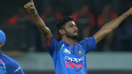 തുടക്കം ഗംഭീരമാക്കി ഖലീല്‍ അഹമ്മദ് | Oneindia Malayalam