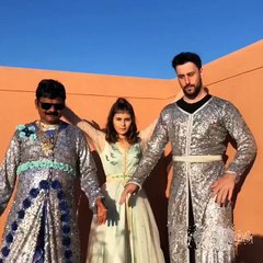 عشيرة باباها تعلم الرقص الشعبي لأشهر الكوميديين في أمريكا