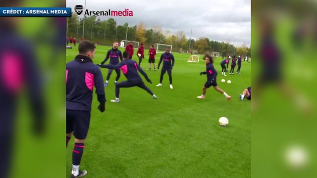 Quand Mesut Özil enchaîne les petits ponts à l’entraînement