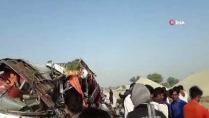 Yolcu Otobüsü Dorseye Çaptı: 8 Ölü