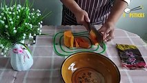 A healthy snack for all ages, golden pumpkin cakes are made from pumpkin, red bean paste, sugar, and glutinous rice flour.#VideofromChina #NoTakeouts