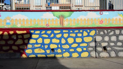 İşitme engelli ressam, yeteneğini fırçasıyla konuşturuyor