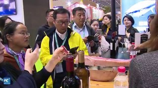 Live: #CIIE Xinhua reporters stroll through the food and agriculture exhibition, checking out all the cool and unique food, drinks, and services from around the