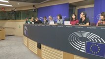 Asociaciones de víctimas instan al PE a que intervenga sobre fosas comunes