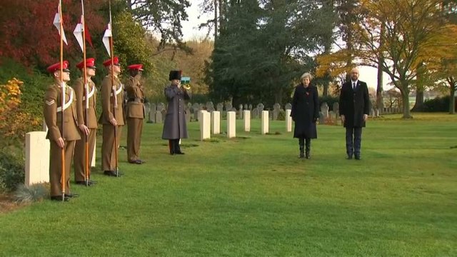 Theresa May et Charles Michel honorent les morts de la Première guerre mondiale