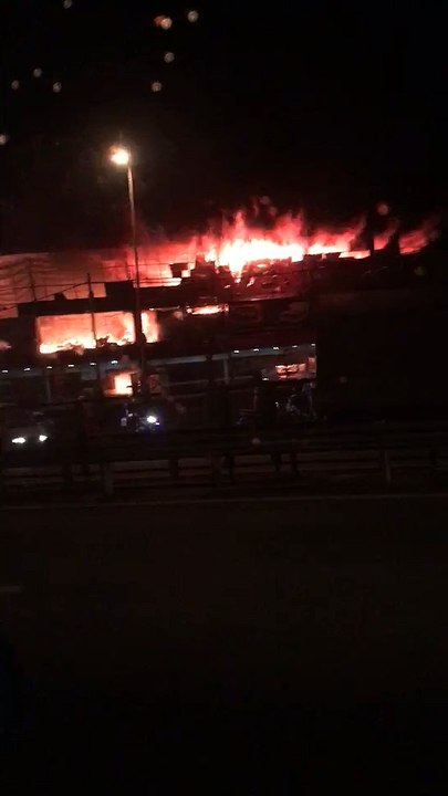 1541689983457fire