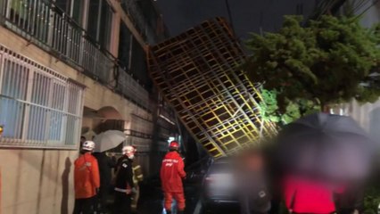 부산 백병원 공사장 철골구조물이 연립주택 덮쳐 / YTN