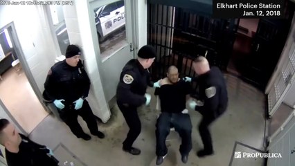 Il crache sur des policiers et prend une grosse correction !