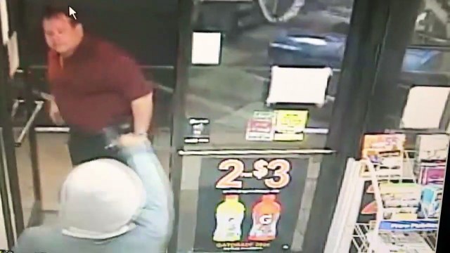 Il va croiser un braqueur dans une station service et n'en a rien à faire !