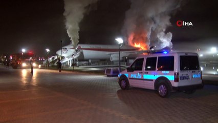 Uçak restoran alevlere teslim oldu