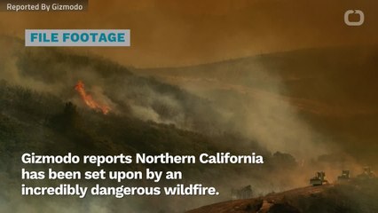 Tải video: Chased By Ferocious Wildfire, Residents Flee Northern California Town