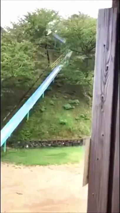 Voici le toboggan le plus dangereux du monde au Japon