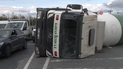Sultangazi'de Beton Mikseri Devrildi: 1 Yaralı