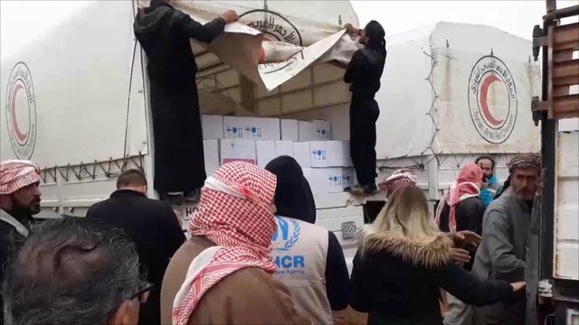 قافلة مساعدات غذائية وطبية تدخل مخيم الركبان