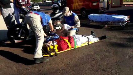 Homem é atingido por carro que foge na Av. Tito Muffato