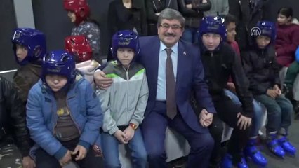 Dezavantajlı Çocuklar Buz Pistiyle Tanıştı